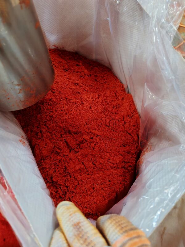 Premium 1000 Grams Chilli Pepper Powder with 60-80 Mesh Fineness and No Known Allergens for Culinary Excellence